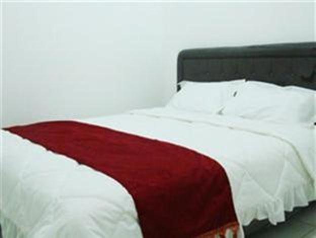 Providence Homestay Сурабая Екстериор снимка