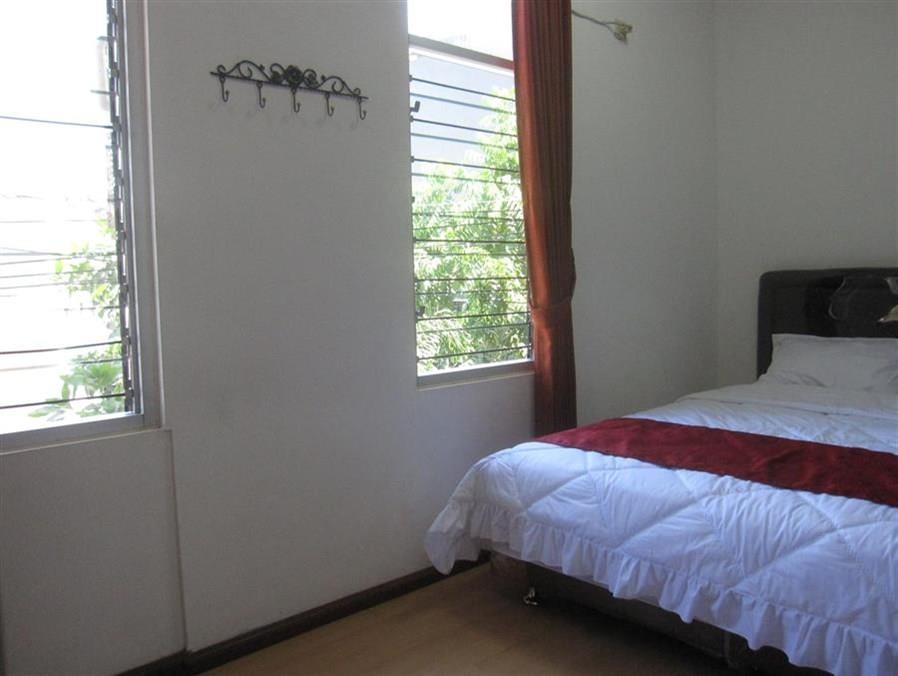 Providence Homestay Сурабая Екстериор снимка